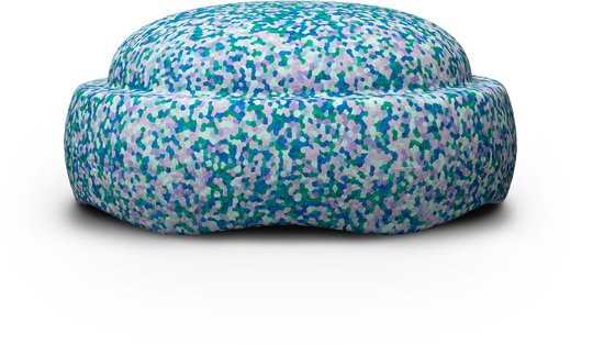 Een Stapelstein in de kleur 'Super Cool', met een veelkleurig spikkelpatroon in blauw, groen en paars, tegen een zwarte achtergrond.