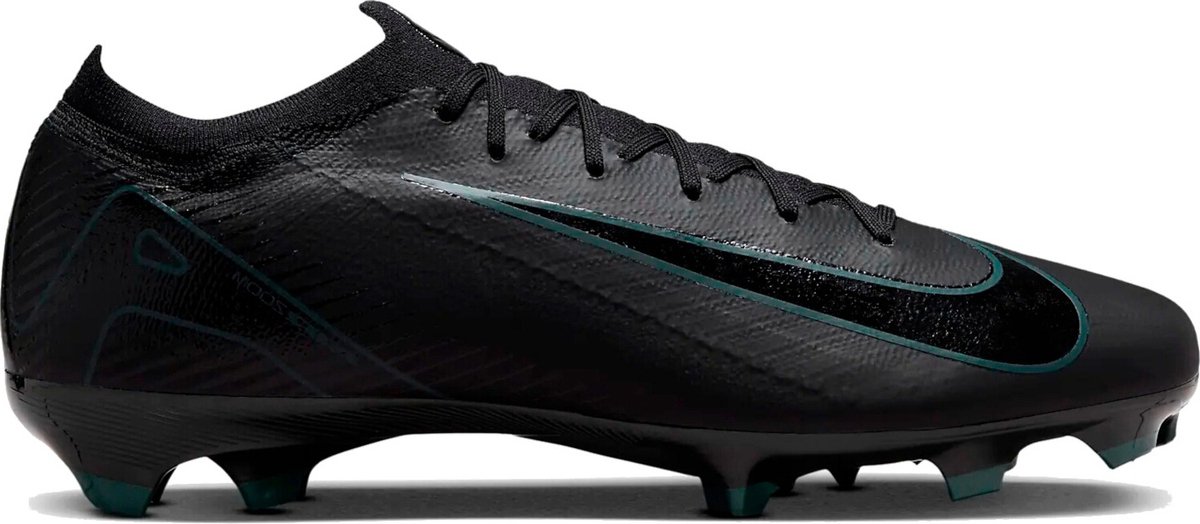 Zwarte Nike Zoom Vapor 16 Pro FG voetbalschoenen maat 43, ontworpen voor snelheid en optimale grip op het veld.