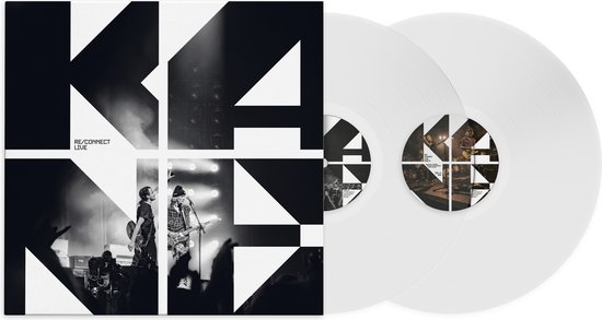 Twee witte vinylplaten met hoes in zwart-wit geometrisch design met 'RE/CONNECT LIVE'.