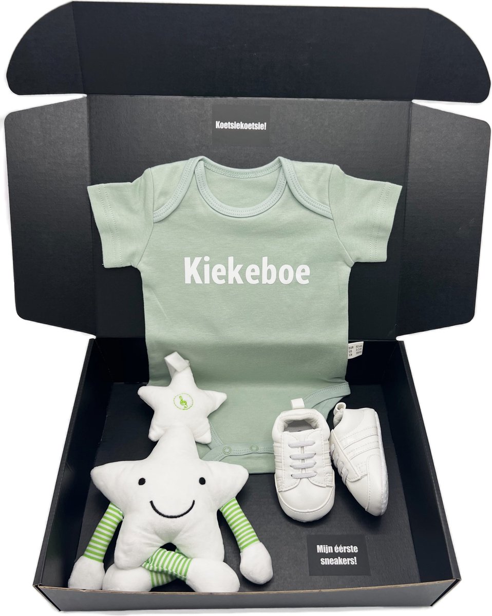 Goedkoopste Kraamcadeau baby - romper, muziekmobiel en babyschoentjes - keuze uit verschillende sneakers - Kan ook rechtstreeks als cadeau worden vertuurd - kraamkado unisex - babyshower