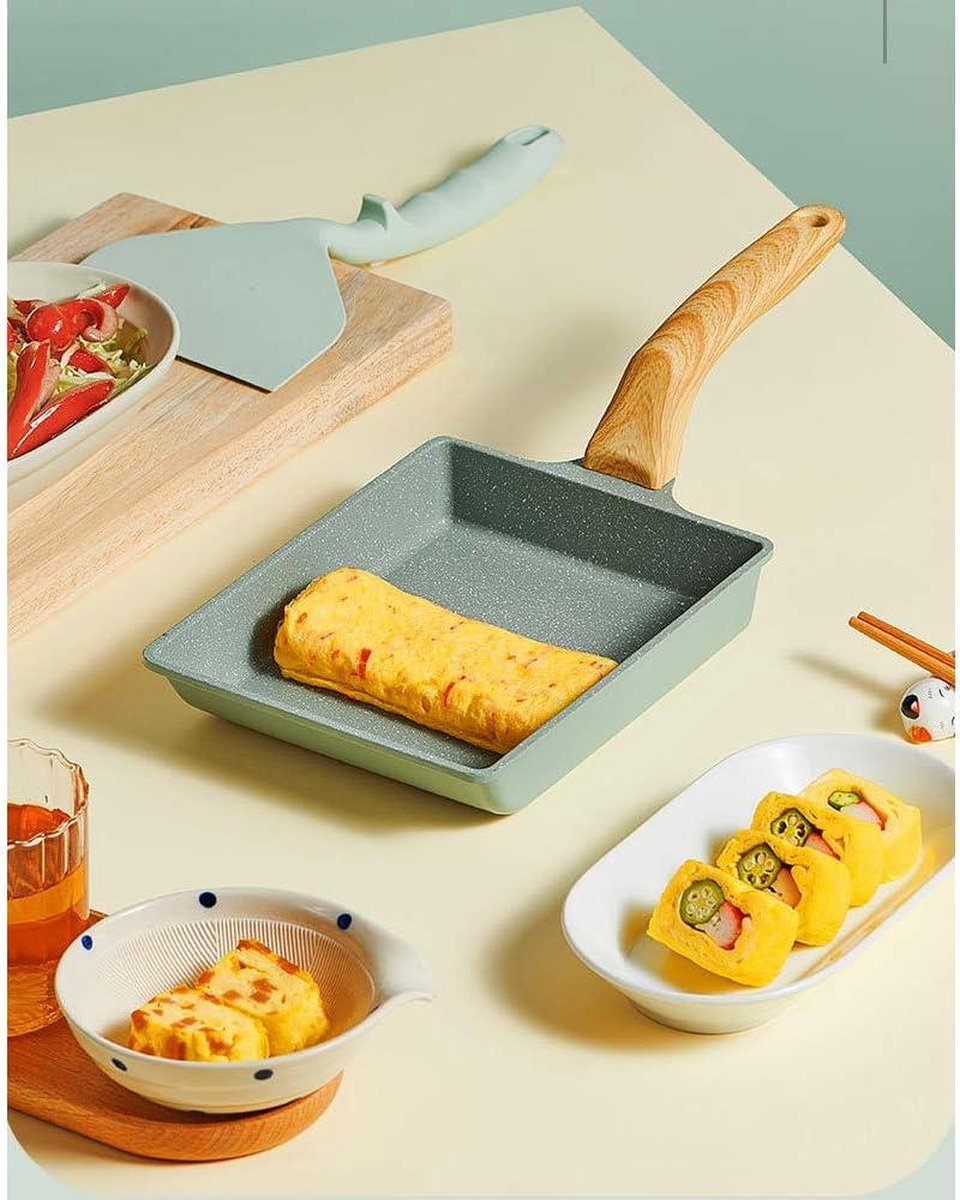 HAOTIAN-X Poêle Omelette Japonaise Tamagoyaki + Spatule Silicone & 2 Anneaux Œufs (Cœur & Étoile) – Mini Poêle Rectangulaire Anti-Adhésive Fer Raffiné Induction