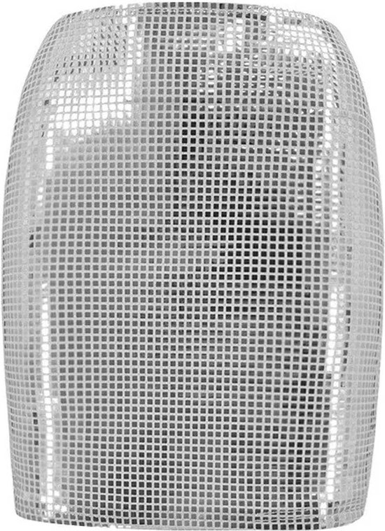 Korte zilverkleurige rok bedekt met vierkante glitters.