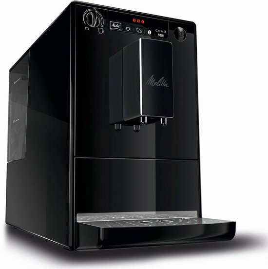 Zwarte Melitta Caffeo Solo volautomatische espressomachine, gefotografeerd vanuit een schuine hoek.