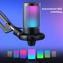 Fifine A6T microfoon met automatische RGB verlichting in diverse kleuren.
