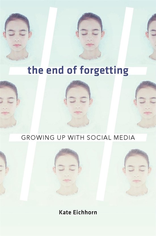 Couverture du livre avec le titre 'the end of forgetting GROWING UP WITH SOCIAL MEDIA' et des images répétées d'une jeune fille les yeux fermés.