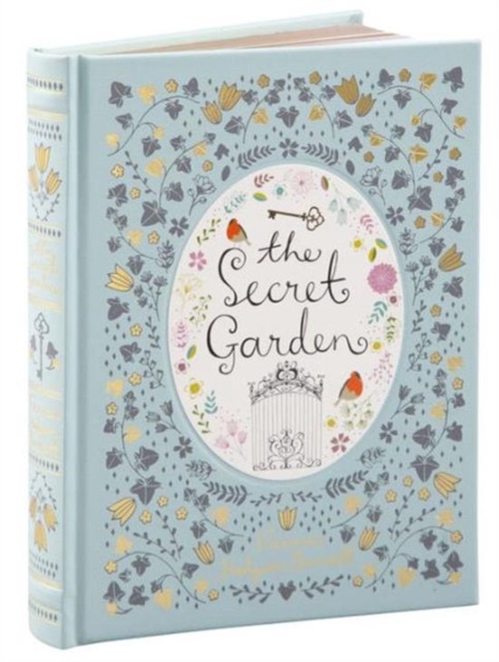 Lichtblauwe kaft van 'The Secret Garden' met gouden en grijze bloemenranken, vogels en een sierhek. In het midden staat de titel 'The Secret Garden' met een sleutel.