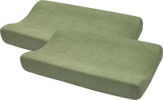 Twee ergonomische aankleedkussenhoezen in olijfgroen, gemaakt van badstof.