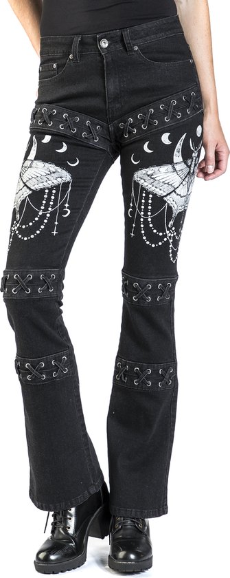 Zwarte jeans met veters aan de zijkanten en witte maan- en vogelprint op de dijen en kuiten.