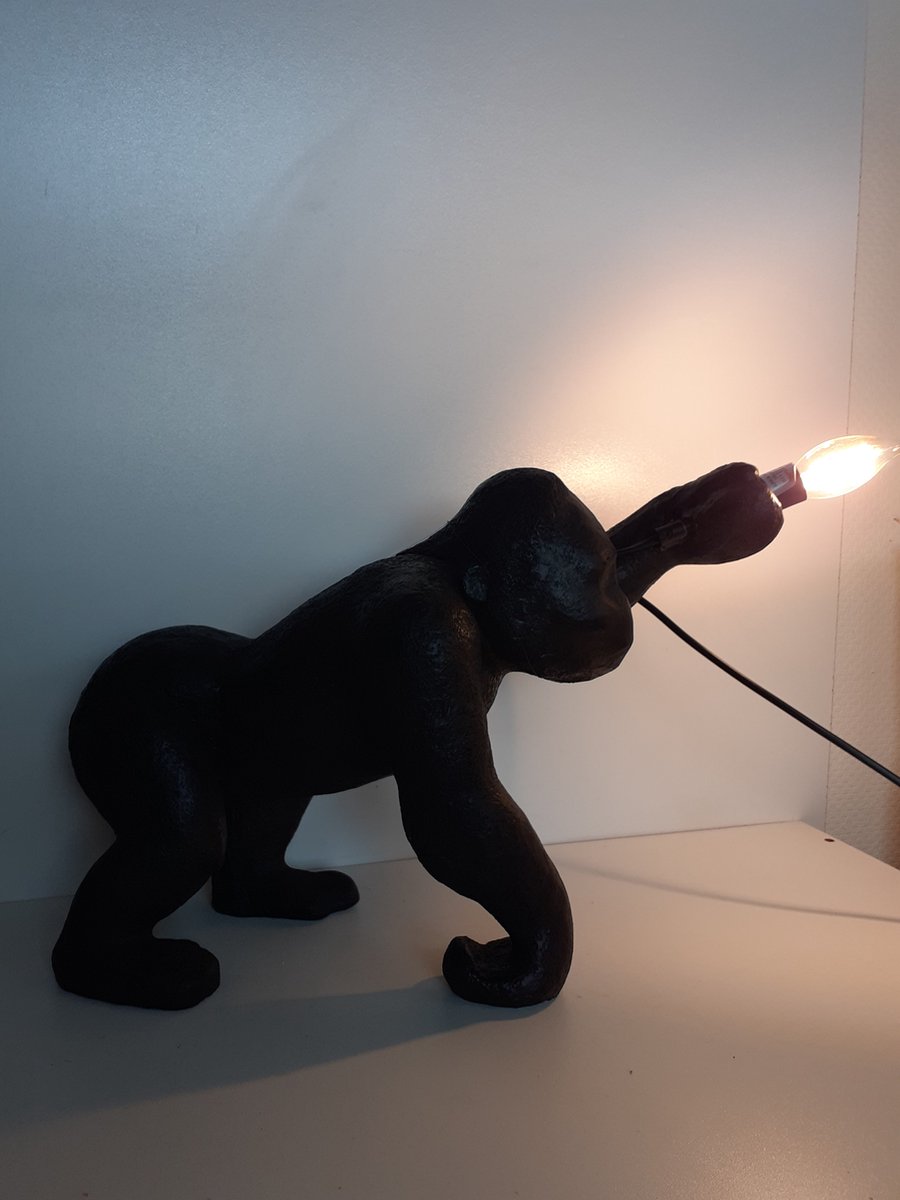 Apen beeld grote gorilla lamp inclusief lamp 33 x 56 x 19 cm
