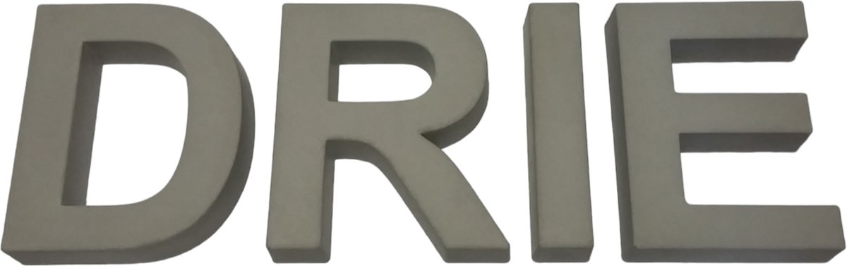 Betonnen letters. Huisnummer DRIE 20 cm hoog