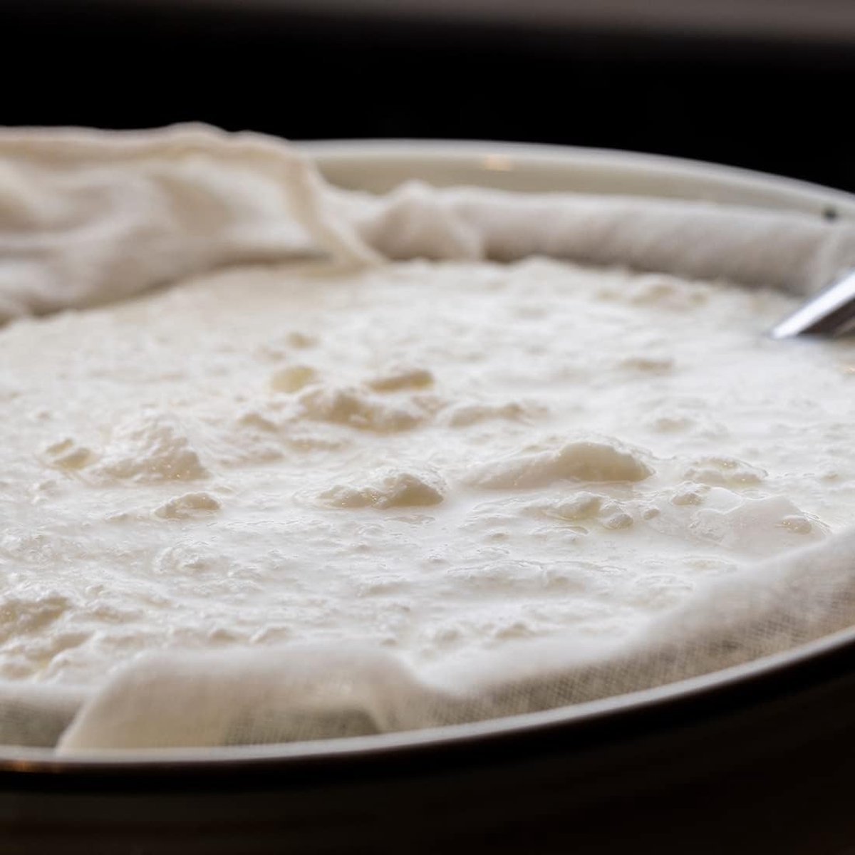 IKMA Mousseline doeken om te koken, verpakking van 4 (50 x 50 cm) 100% ongebleekt 90 kwaliteit katoenen kaasdoek, ultrafijne herbruikbare pluisvrije kaasdoeken voor zeven, bakken, decoratie en