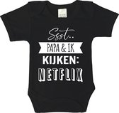 Romper - Ssst.. papa & ik kijken Netflix - maat: 68 - korte mouw - baby - papa - rompertjes baby - rompertjes baby met tekst - rompers - rompertje - rompertjes - stuks 1 - zwart