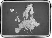 Laptophoes 13 inch - Vintage Europakaart - zwart wit - Laptop sleeve - Binnenmaat 32x22,5 cm - Zwarte achterkant