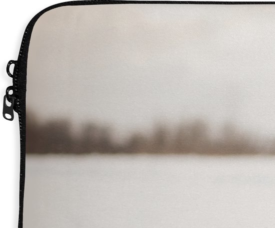 Housse ordinateur 13 pouces 34x24 cm - Free Animaux - Housse Macbook & Laptop Dog in the snow - Housse ordinateur portable avec photo