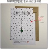 Kaartkadootje -> Hangertje Klavertje – No:04 (Klavertje Geluk – Driehoekjes – Groen klavertje vier) - LeuksteKaartjes.nl by xMar