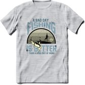 A Bad Day Fishing - Vissen T-Shirt | Grijs | Grappig Verjaardag Vis Hobby Cadeau Shirt | Dames - Heren - Unisex | Tshirt Hengelsport Kleding Kado - Licht Grijs - Gemaleerd - L