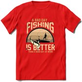 A Bad Day Fishing - Vissen T-Shirt | Beige | Grappig Verjaardag Vis Hobby Cadeau Shirt | Dames - Heren - Unisex | Tshirt Hengelsport Kleding Kado - Rood - S