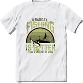 A Bad Day Fishing - Vissen T-Shirt | Groen | Grappig Verjaardag Vis Hobby Cadeau Shirt | Dames - Heren - Unisex | Tshirt Hengelsport Kleding Kado - Wit - XXL