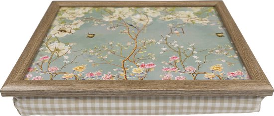 Schootkussen met dienblad: Japanse tuinprint met vogels, bloeiende bomen en bloemen op lichtblauwe achtergrond.