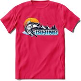 Fishing - Vissen T-Shirt | Grappig Verjaardag Vis Hobby Cadeau Shirt | Dames - Heren - Unisex | Tshirt Hengelsport Kleding Kado - Roze - XXL