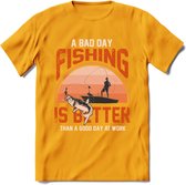A Bad Day Fishing - Vissen T-Shirt | Oranje | Grappig Verjaardag Vis Hobby Cadeau Shirt | Dames - Heren - Unisex | Tshirt Hengelsport Kleding Kado - Geel - S