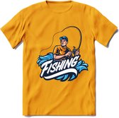 Fishing - Vissen T-Shirt | Grappig Verjaardag Vis Hobby Cadeau Shirt | Dames - Heren - Unisex | Tshirt Hengelsport Kleding Kado - Geel - L