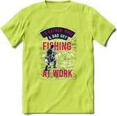 A bad Day Fishing - Vissen T-Shirt | Roze | Grappig Verjaardag Vis Hobby Cadeau Shirt | Dames - Heren - Unisex | Tshirt Hengelsport Kleding Kado - Groen - S