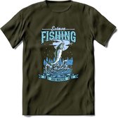 Fishing - Vissen T-Shirt | Grappig Verjaardag Vis Hobby Cadeau Shirt | Dames - Heren - Unisex | Tshirt Hengelsport Kleding Kado - Leger Groen - S