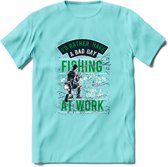 A bad Day Fishing - Vissen T-Shirt | Groen | Grappig Verjaardag Vis Hobby Cadeau Shirt | Dames - Heren - Unisex | Tshirt Hengelsport Kleding Kado - Licht Blauw - XL