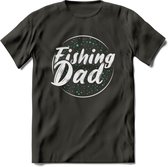 Fishing Dad - Vissen T-Shirt | Aqua | Grappig Verjaardag Vis Hobby Cadeau Shirt | Dames - Heren - Unisex | Tshirt Hengelsport Kleding Kado - Donker Grijs - L