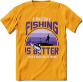 A Bad Day Fishing - Vissen T-Shirt | Paars | Grappig Verjaardag Vis Hobby Cadeau Shirt | Dames - Heren - Unisex | Tshirt Hengelsport Kleding Kado - Geel - XXL