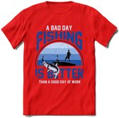 A Bad Day Fishing - Vissen T-Shirt | Blauw | Grappig Verjaardag Vis Hobby Cadeau Shirt | Dames - Heren - Unisex | Tshirt Hengelsport Kleding Kado - Rood - L