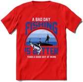 A Bad Day Fishing - Vissen T-Shirt | Blauw | Grappig Verjaardag Vis Hobby Cadeau Shirt | Dames - Heren - Unisex | Tshirt Hengelsport Kleding Kado - Rood - XXL