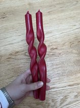 set van 2 - swirl kaarsen - kleurrijk - rood - 28 cm hoog - twisted candles - trendy diner kaarsen