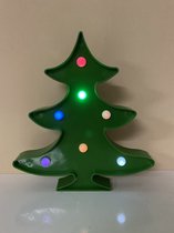 LED Kerstboom lamp met 7 led lampjes - groen - gekleurd licht - 22 cm hoog x 20.5 x 3 cm - Kerst verlichting