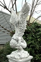 Zeer forse knielende Engel met vleugels omhoog, mooi stenen beeld !