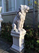 Zittende leeuw, vol steen op sokkel, super mooi!!