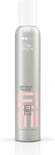 Wella EIMI Natural Volume mousse, 300ml, in zilveren spuitbus met roze logo.