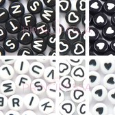 Letterkralen set met hartjes – Unieke mix 450 stuks – Zwart/Wit – Wit/Zwart – 7mm kraal – Alfabet kralen – Zelf sieraden maken voor kinderen en volwassenen – DIY