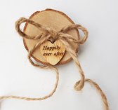 Alternatief ringenschaaltje boomstam met houten hartje Happily Ever After - trouwring - trouwen - huwelijk - bruiloft
