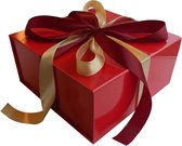 Luxe Cadeaubox Rood - Met Goud en Rood satijnen lint - Magneetsluiting - 1200 grams karton - 23x23x11cm – Geschenkdoos - Cadeau - Cadeauverpakking