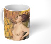 Mok - Woman Having Her Hair Combed - Schilderij van Edgar Degas - 350 ML - Beker