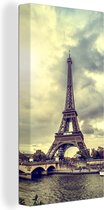 Canvas Schilderij Uitzicht over het water op de Eiffeltoren en Parijs - 40x80 cm - Wanddecoratie