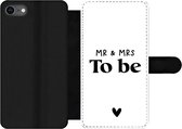 Bookcase Geschikt voor iPhone 8 telefoonhoesje - Quotes - 'Mr & Mrs to be' - Spreuken - Trouwen - Met vakjes - Wallet case met magneetsluiting