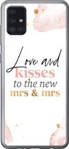 Geschikt voor Samsung Galaxy A52 5G hoesje - Quotes - 'Love and kisses to the new Mrs & Mrs' - Spreuken - Marmer print - Siliconen Telefoonhoesje