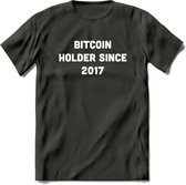 BTC Holder Since 2017- Crypto T-Shirt Kleding Cadeau | Dames / Heren / Unisex | Bitcoin / Ethereum shirt | Grappig Verjaardag kado | BTC Tshirt Met Print | - Donker Grijs - M