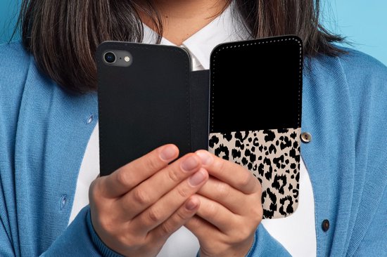 Étui pour téléphone iPhone 7 Bookcase - Imprimé panthère - Animaux - Zwart - Avec poches - Étui portefeuille avec fermeture magnétique