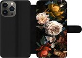 Bookcase Geschikt voor iPhone 13 Pro Max telefoonhoesje - Bloemen - Natuur - Patroon - Met vakjes - Wallet case met magneetsluiting