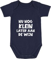 Nu nog klein later aan de wijn | Jongen | Baby Romper 74/80 | Blauw | Rompertje | Grappig | Cadeau