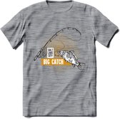 Big Catch - Vissen T-Shirt | Grappig Verjaardag Vis Hobby Cadeau Shirt | Dames - Heren - Unisex | Tshirt Hengelsport Kleding Kado - Donker Grijs - Gemaleerd - XXL